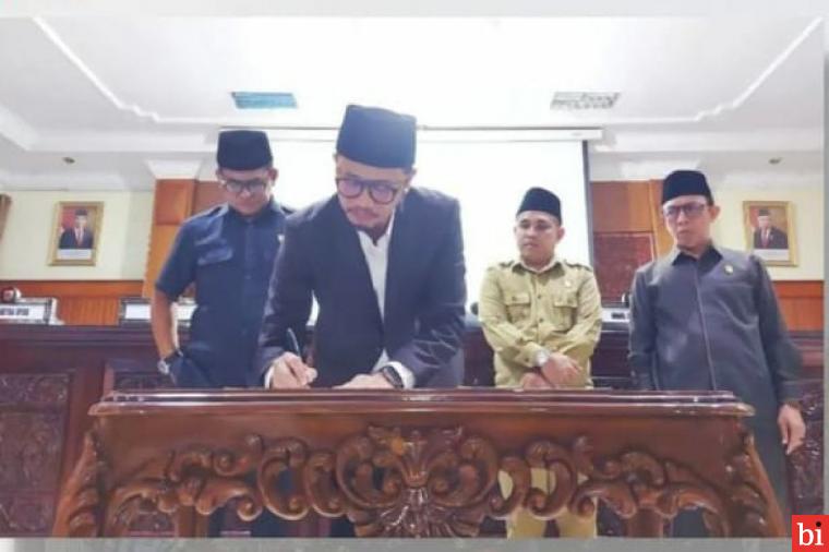 Pemko Bersama DPRD Bukittinggi Setujui Ranperda KLA dan Trantibum Jadi Perda