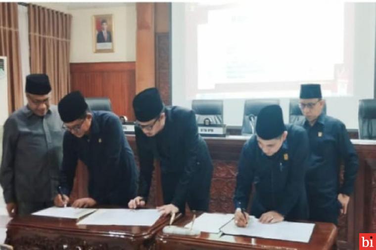 Pemko Bersama Pimpinan DPRD Bukittinggi Tandatangani Nota Kesepakatan APBD 2024