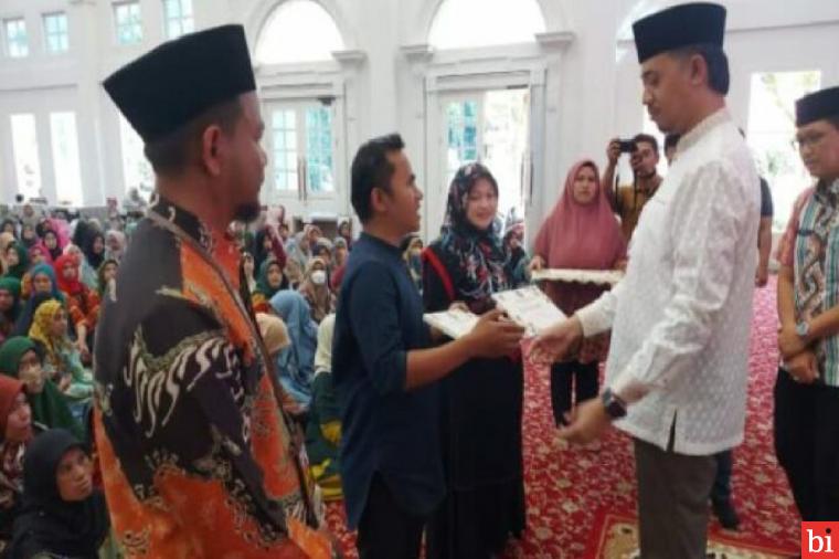 Pemko Bukittinggi Berikan Bantuan Pendidikan Untuk Tiga Orang PNS di Lingkungan Kerja