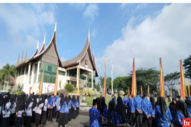 Pemko Bukittinggi Gelar Upacara Bendera Tiga Peringatan HUT Sekaligus