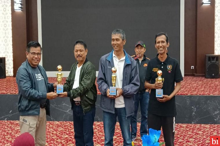 Pemko Bukittinggi Jamu Atlit Futsal Wartawan Sumbar