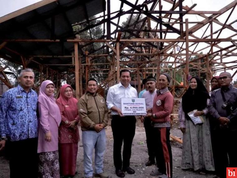 Pemko Padang Panjang Salurkan Bantuan Korban Kebakaran di Dua Lokasi Senilai Rp173 Juta