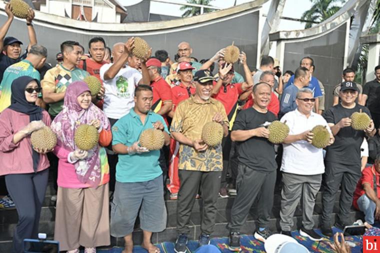 Pemprov Sumbar Warnai Pelaksanaan CFD dengan Festival Makan Durian Basamo