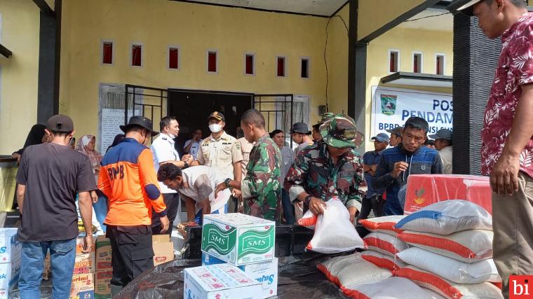 Pendistribusian Logistik Bantuan untuk Korban Bencana di Nagari Malampah Berjalan dengan...