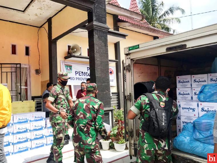 Pesonel Kodim 0319/Mentawai Terjun ke Lokasi Gempa Pasaman, Salurkan Bantuan Bakrie untuk...