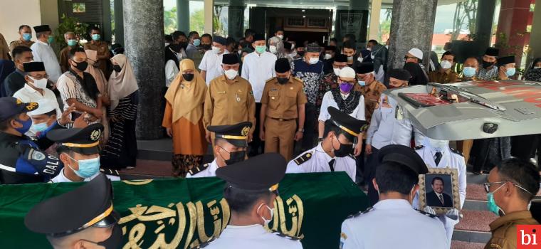 Pimpin Upacara Pelepasan Jenazah, Mahyeldi : Tiru dan Pelihara Keteladanan Almarhum Rusdi...