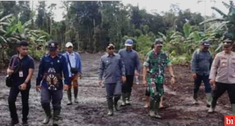 Pj Bupati Martinus Dahlan dan Dansm 0319 Tinjau Jalan Trans Mentawai