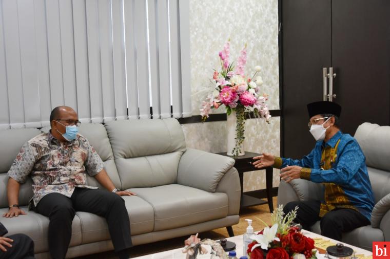 Pj Gubernur Hamdani Silaturahmi ke DPRD Sumbar
