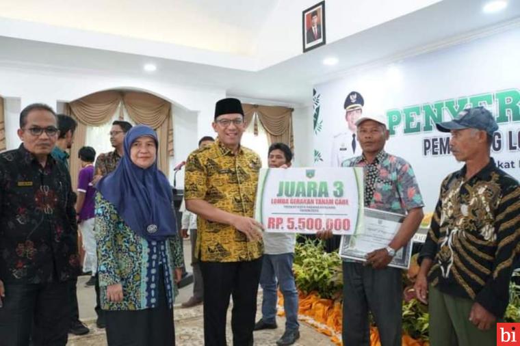 Pj Wako Sonny Serahkan Hadiah Lomba Gerakan Tanam Cabai