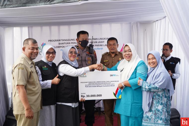 PLN Salurkan Bantuan Mesin Jahit Melalui Program TJSL