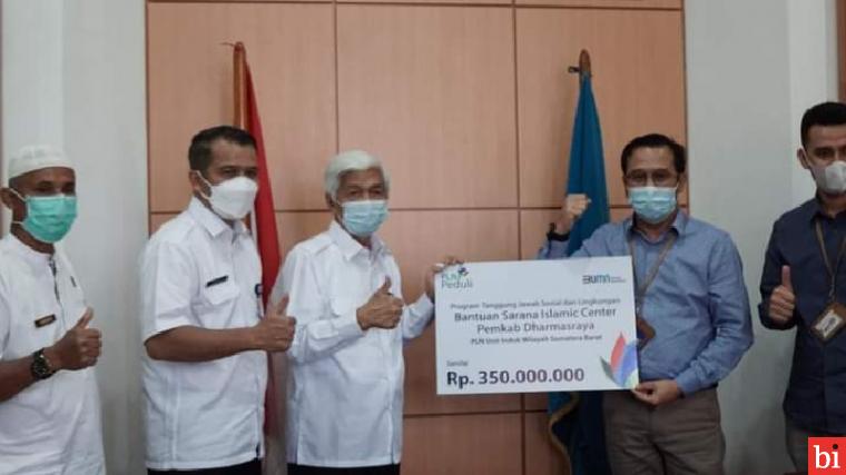 PLN Serahkan CSR Rp 350 Juta untuk Islamic Center Dharmasraya