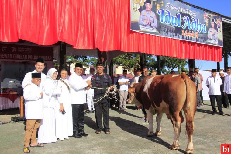 Polda Sumbar Berkurban Ratusan Ekor Sapi Sambut Hari Bhayangkara Ke-77