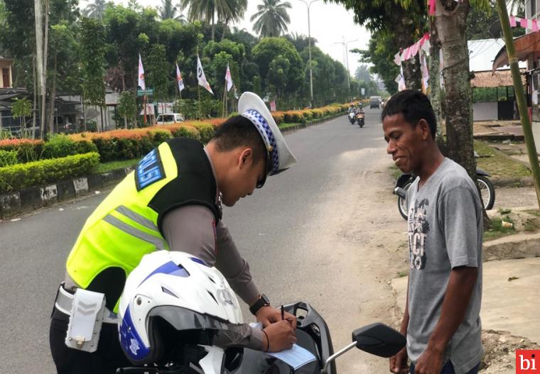 Polda Sumbar Keluarkan Ratusan Tilang dan Teguran kepada Pelanggar Lalu Lintas