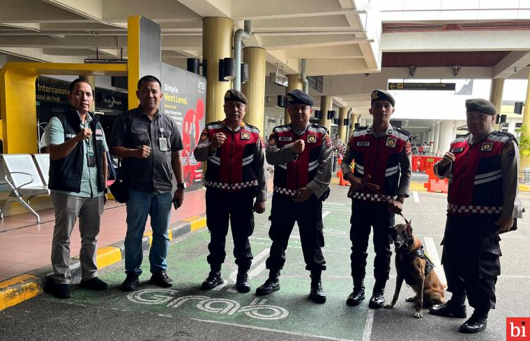 Polda Sumbar Libatkan K9 dalam Antisipasi Peredaran Narkoba di Bandara Internasional...