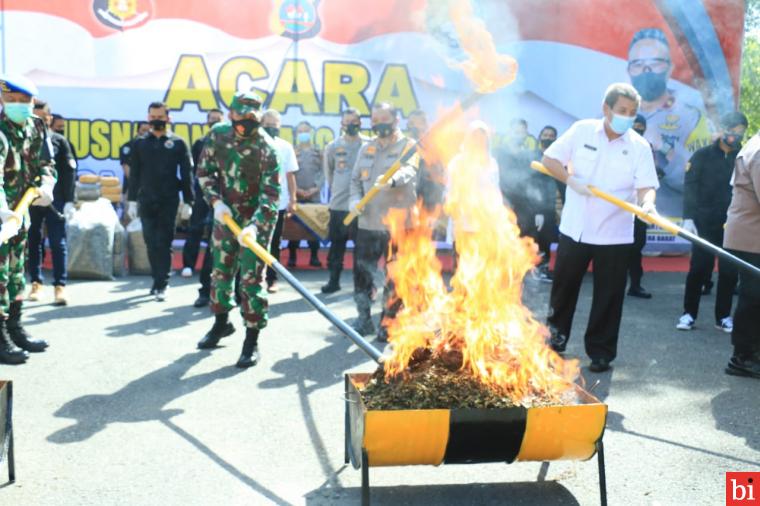 Polda Sumbar Musnahkan Narkoba, Ratusan Kilogram Ganja dan 15 Kilogram Katinon