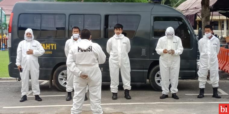 Polisi Sijunjung Kawal Tes Swab dan Pengamanan Lapas Muaro