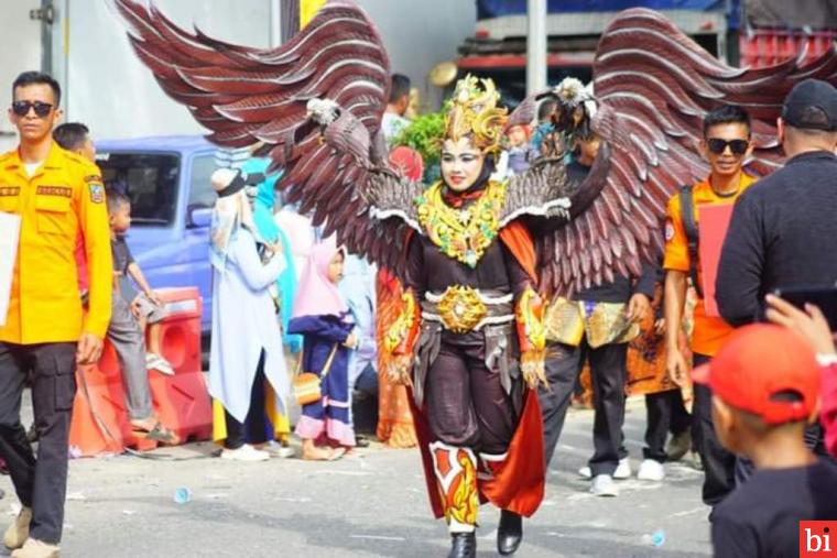 Polres Dharmasraya Amankan Pawai dan Karnaval HUT Kabupaten Dharmasraya ke-20 Tahun 2024