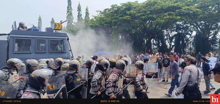 Polres Dharmasraya Gelar Simulasi Sispamkota Penanganan Ricuh Demo Massa Pemilu 2024