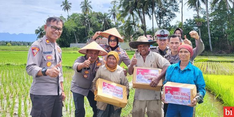 Polres Pariaman Bagikan Sembako untuk Warga