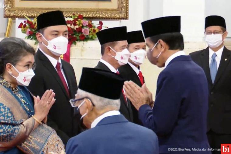 Presiden Jokowi Anugerahi Gelar Pahlawan Nasional dan Tanda Kehormatan Bintang Jasa