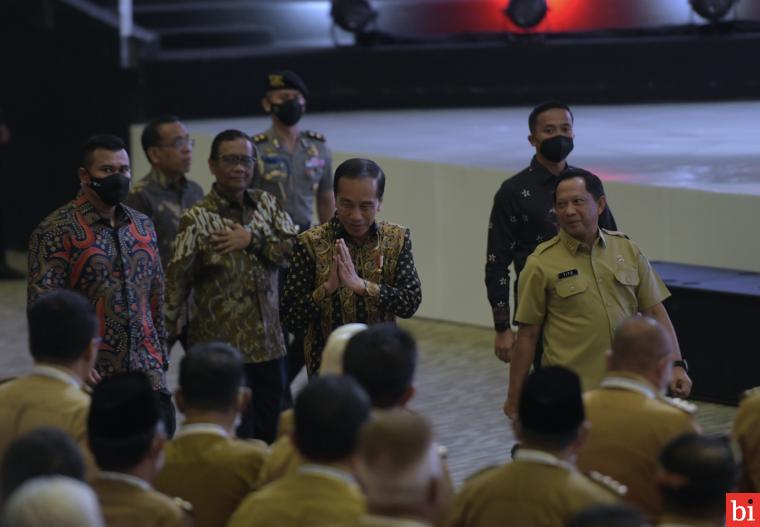 Presiden Minta Kepala Daerah Sering Masuk Pasar