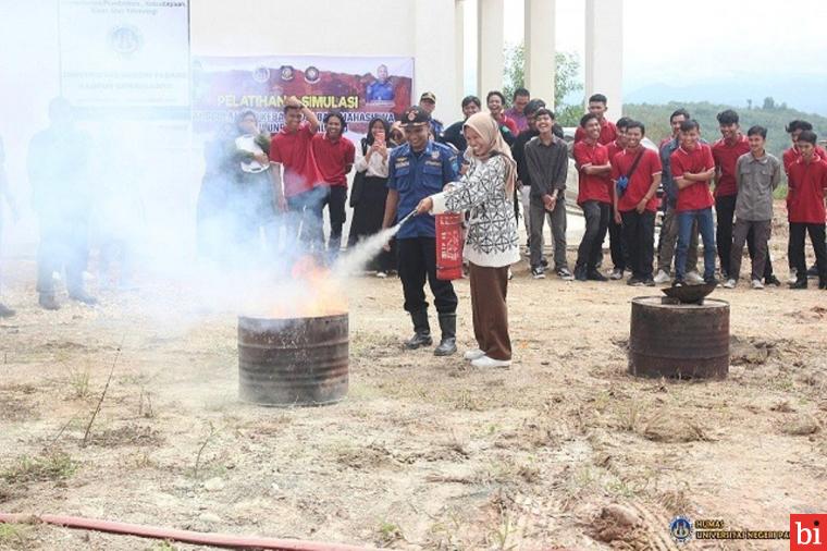 PSDKU UNP Sawahlunto Beri Pelatihan dan Simulasi Pemadaman Kebakaran