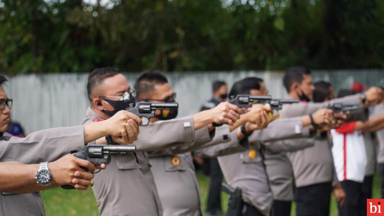 Puluhan Personel Ditlantas Polda Sumbar Gelar Latihan Menembak