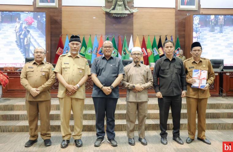 Rapat Paripurna DPRD Sumbar, Gubernur Sampaikan Nota Pengantar Ranperda APBD 2024