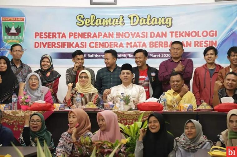 Reinier Siap Pasarkan Cinderamata Buatan Pemuda Setempat