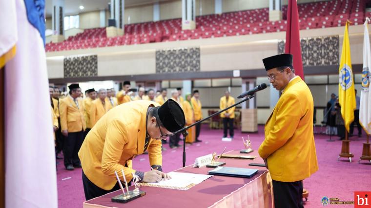 Rektor Lantik 31 Pejabat Baru dan Kukuhkan 308 Pejabat Lama PTN BH UNP