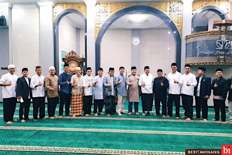 Rektor Prof. Ganefri, Ph.D. pada Subuh Mubarak UNP: Komitmen dan Integritas Pimpinan...