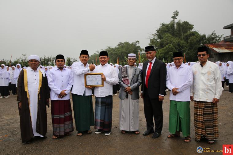 Rektor UNP Hadiri Acara Apel Peringatan Hari Santri Nasional