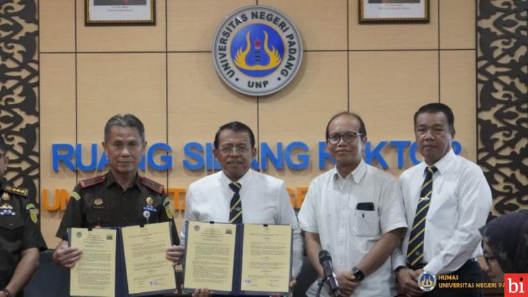 Rektor UNP Tanda Tangani Nota Kesepahaman dengan Kejaksaan Tinggi Sumatera Barat