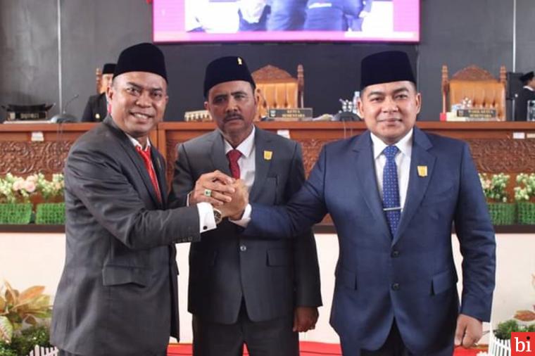 Resmi Dilantik, Anggota DPRD Kabupaten Dharmasraya Periode 2024-2029 Ucapkan Sumpah/Janji...