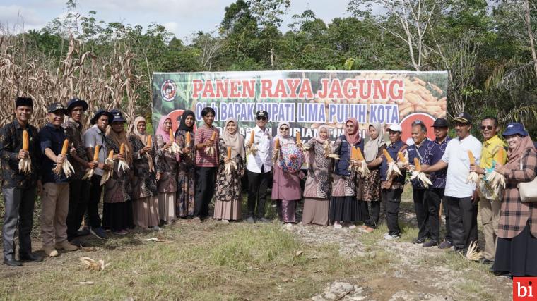 Resmikan Fasilitas Air Bersih, Panen Raya Jagung dan Pengerjaan Jalan