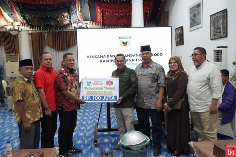 Restoran Sederhana Grup dan Perantau Lintau Serahkan Bantuan Galodo