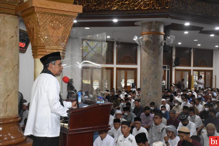 Ribuan Masyarakat Salat Idul Fitri di Masjid Raya Jabal Rahmah PT Semen Padang