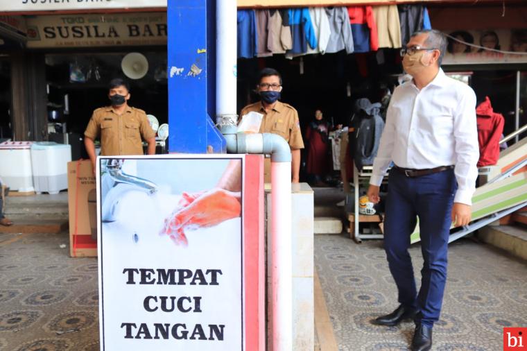 Riza Falepi Fasilitasi Westafel Portable di Pasar Payakumbuh