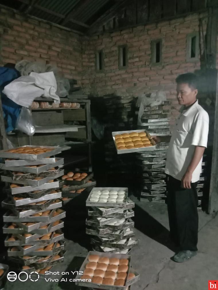 Roti Srimadona, Usaha Binaan Semen Padang Terus Berproduksi di Tengah Pandemi