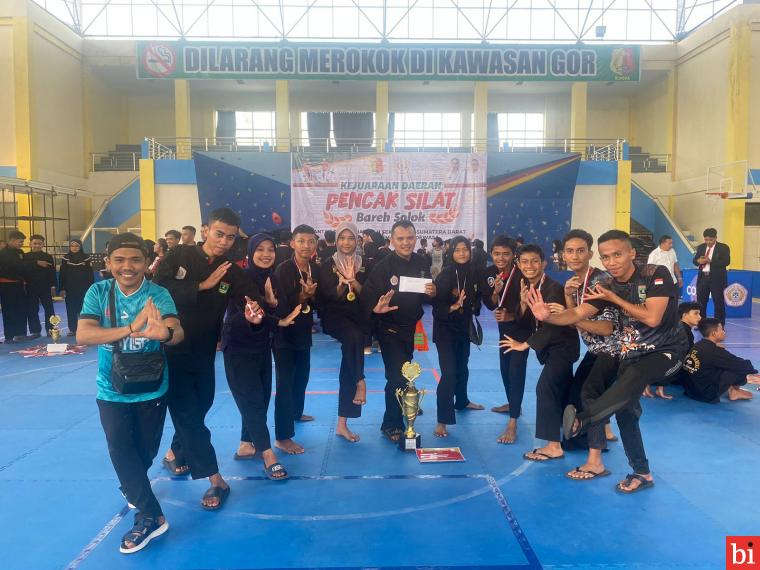 Sakato Semen Padang Binaan FKKSPG Juara Umum Kejurda Pencak Silat Bareh Solok