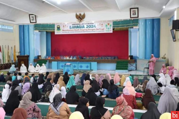 Santri Diniyyah Puteri Kembali Berbagi Kebahagiaan di Bulan Ramadan