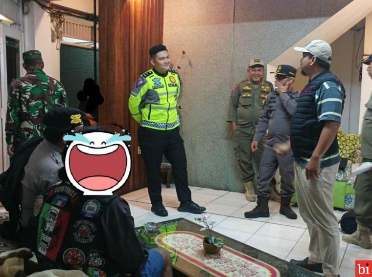 Satpol PP dan Tim SK4 Datang, Sepasang Remaja Gagal Cek-in