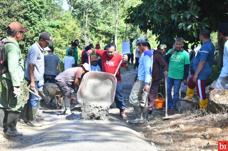 Semen Padang Dukung Pengecoran Jalan Bukit Aua Limau Manis Sepanjang 1 Km