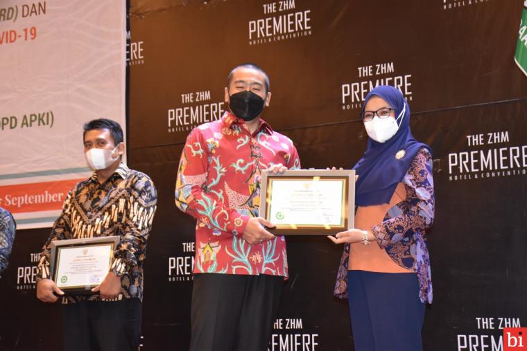 SPH Raih Penghargaan Program Pencegahan dan Penanggulangan Covid-19 dari Menteri...