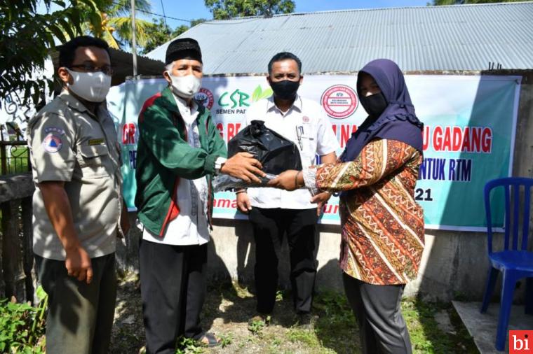 Semen Padang Melalui Forum Nagari Salurkan Bantuan Pendidikan untuk 93 Pelajar di Batu...