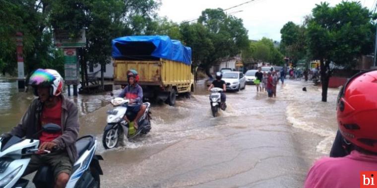 Sempat Ditutup, Jalan Lintas Sumatera di Kota Solok Kembali Dibuka