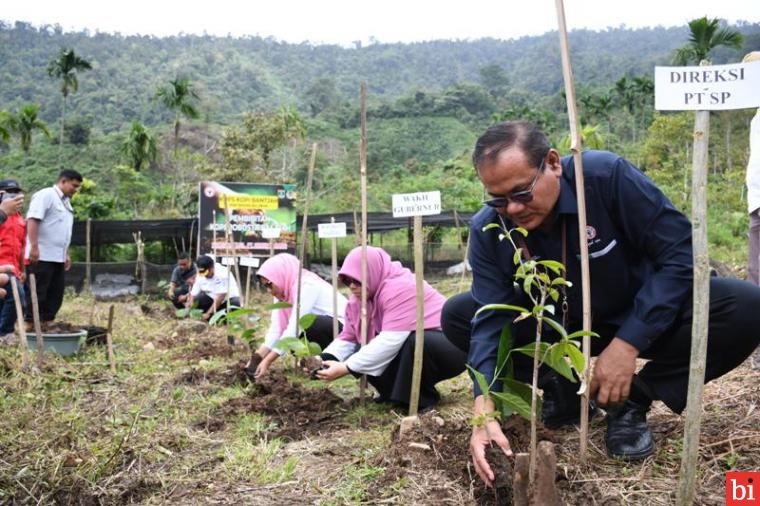 Serahkan Bantuan 16.000 Bibit Kopi Robusta Bantjah, Pemprov dan Pemko Padang Apresiasi...