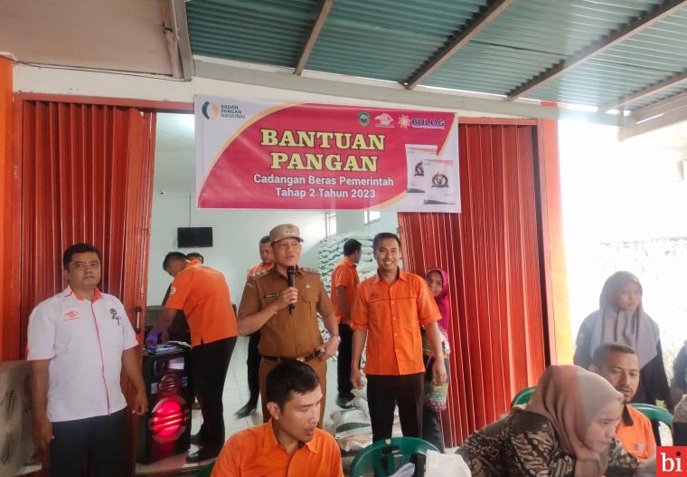 Serahkan Bantuan Pangan, Wabup Pasaman Sabar AS Meminta Digunakan Sebaik-baiknya