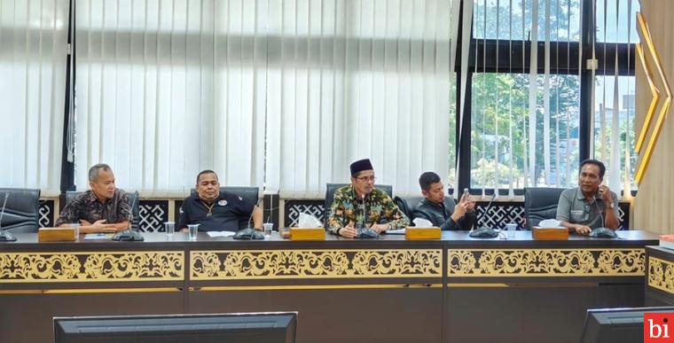 Silaturahmi Forum Wartawan Parlemen Sumbar dengan Sekretaris DPRD Raflis: Kisah Dedikasi...