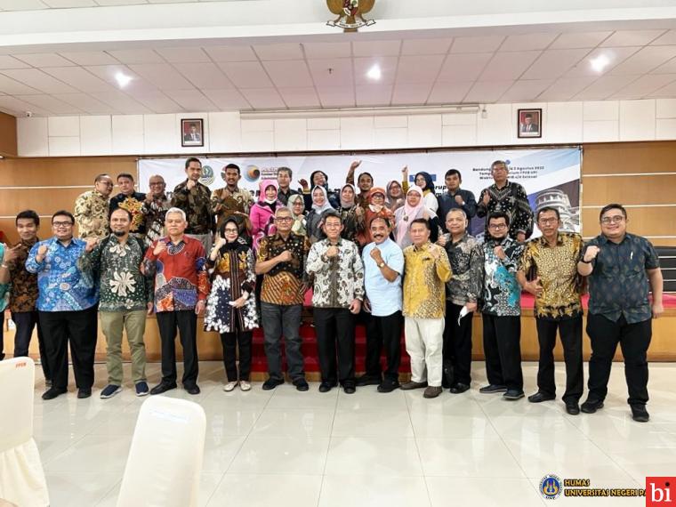 Sivitas Akademika UNP Terlibat Aktif Simposium Nasional Asosiasi Ilmuwan Administrasi...